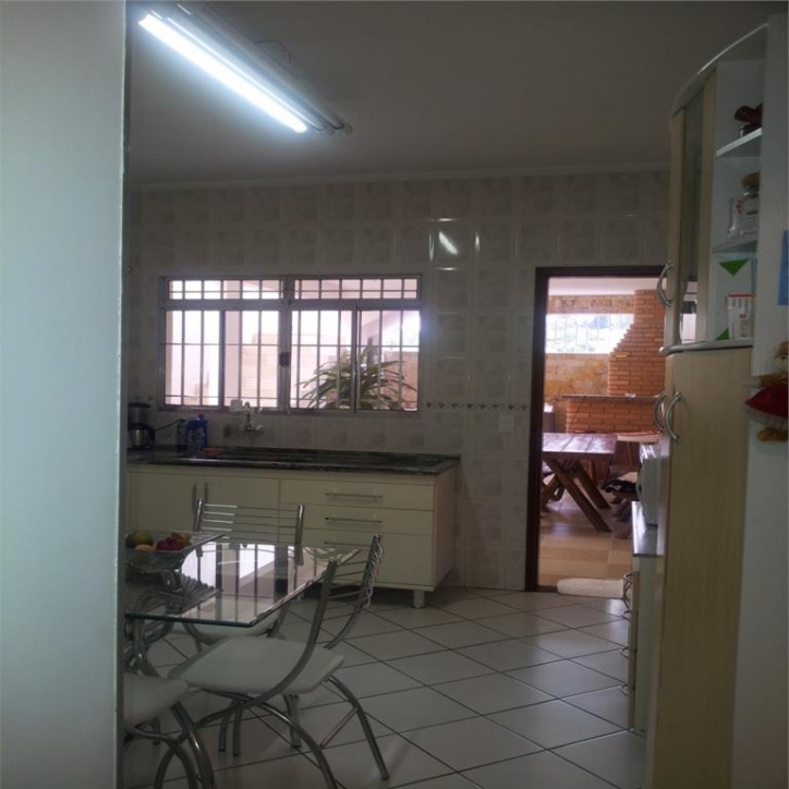 Casa à venda com 2 quartos, 220m² - Foto 13