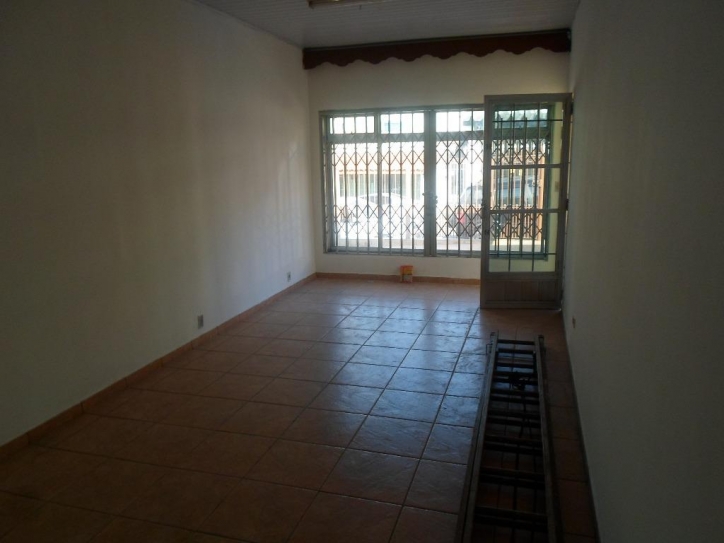 Casa para alugar com 5 quartos, 230m² - Foto 1