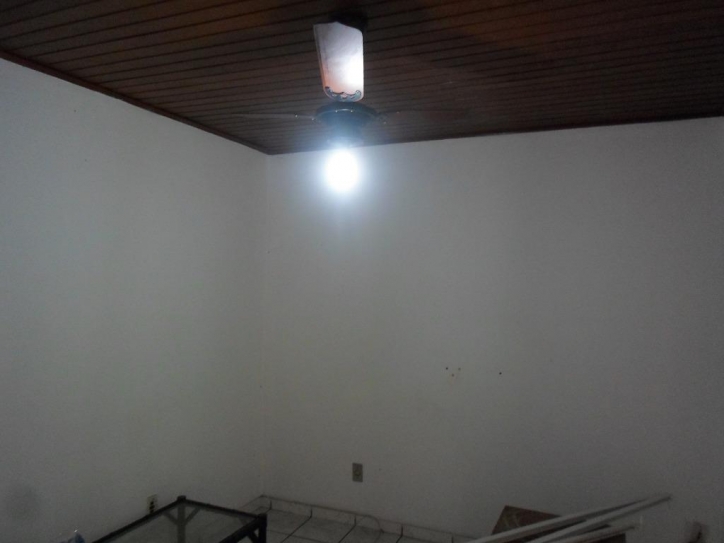 Casa à venda com 3 quartos, 70m² - Foto 2